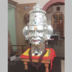 स्वामी समर्थ सेवा मंडळ, अहिल्यानगर, गजानन चौक, फलटण यांनी फलटण ते अक्कलकोट पायीवारीसाठी तयार केलेला श्री स्वामी समर्थ महाराजांचा चांदीचा नवीन मुखवटा.